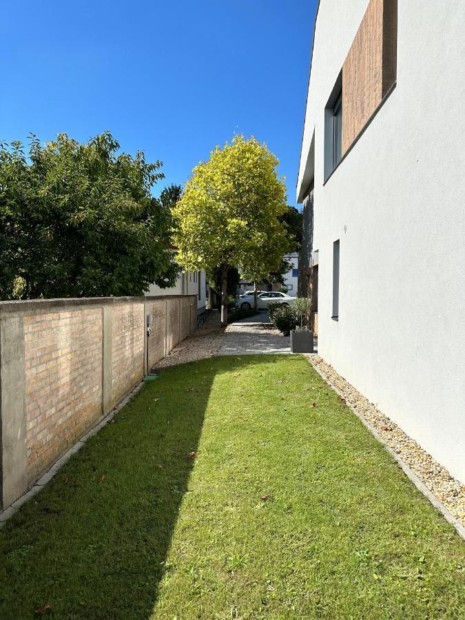Linden Apartman 002 - Adults Only Mosonmagyaróvár エクステリア 写真