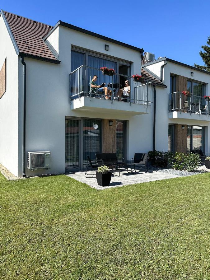 Linden Apartman 002 - Adults Only Mosonmagyaróvár エクステリア 写真